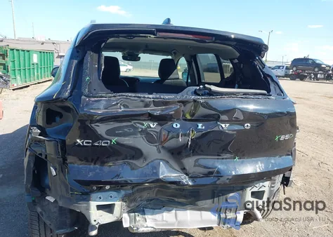 2024 Volvo Xc40 B5 Core Bright Theme z USA, uszkodzony, nr VIN YV4L12UK9R2226859